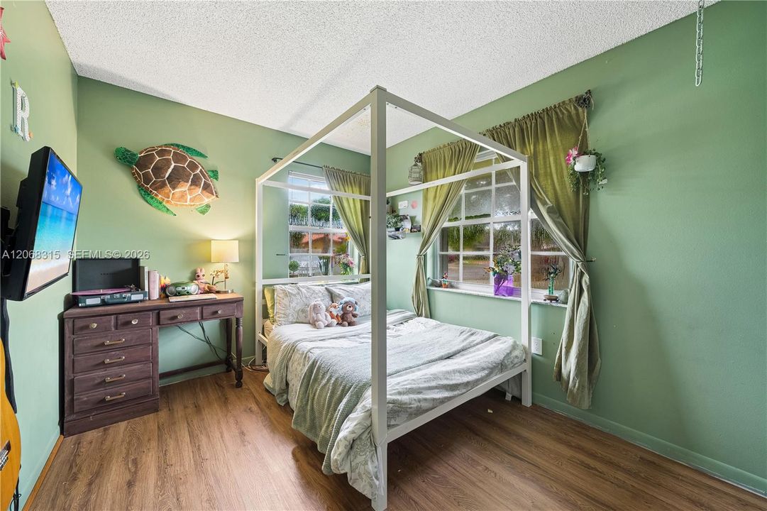 For Sale: $850,000 (3 beds, 2 baths, 1368 Square Feet)
