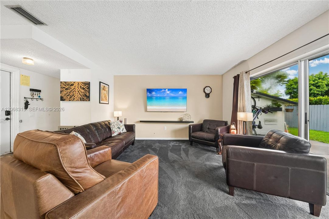 For Sale: $850,000 (3 beds, 2 baths, 1368 Square Feet)