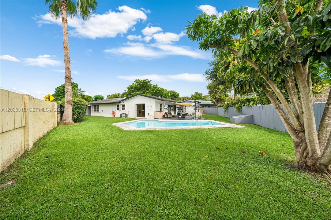For Sale: $850,000 (3 beds, 2 baths, 1368 Square Feet)