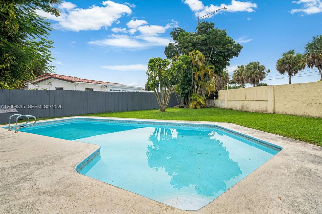 For Sale: $850,000 (3 beds, 2 baths, 1368 Square Feet)