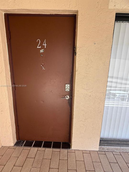 For Rent: $2,500 (3 beds, 2 baths, 980 Square Feet)