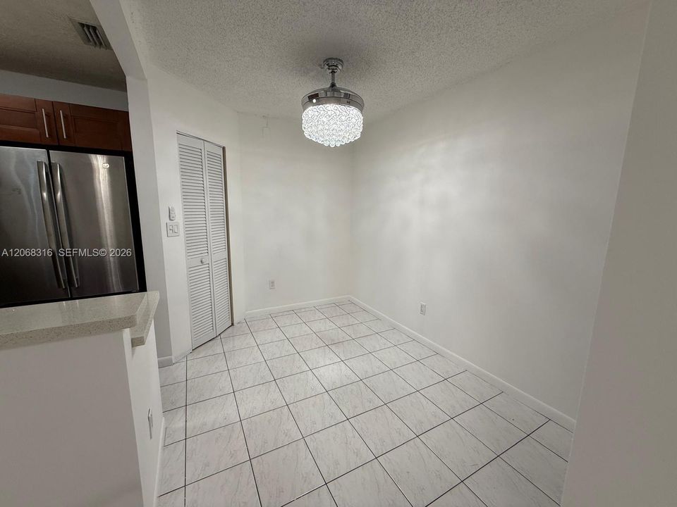 For Rent: $2,500 (3 beds, 2 baths, 980 Square Feet)