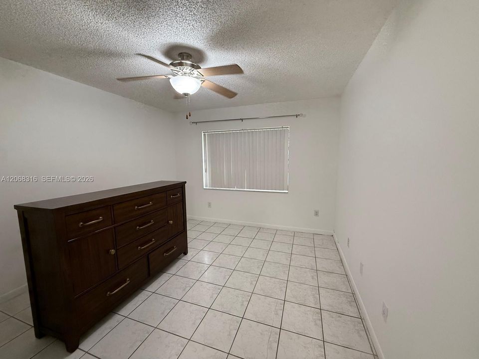 For Rent: $2,500 (3 beds, 2 baths, 980 Square Feet)