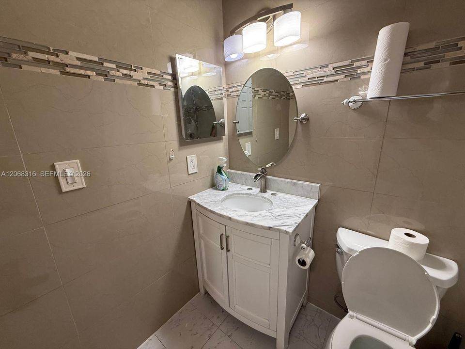 For Rent: $2,500 (3 beds, 2 baths, 980 Square Feet)