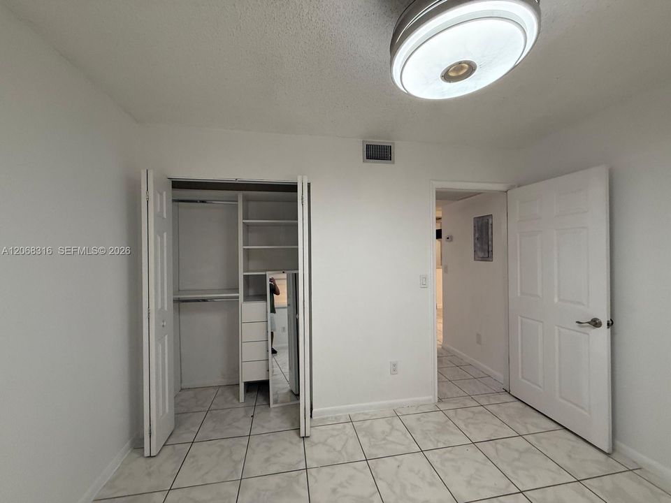 For Rent: $2,500 (3 beds, 2 baths, 980 Square Feet)