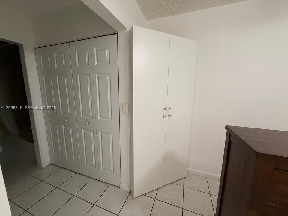 For Rent: $2,500 (3 beds, 2 baths, 980 Square Feet)