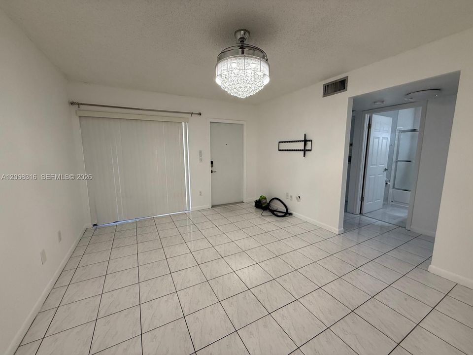 For Rent: $2,500 (3 beds, 2 baths, 980 Square Feet)