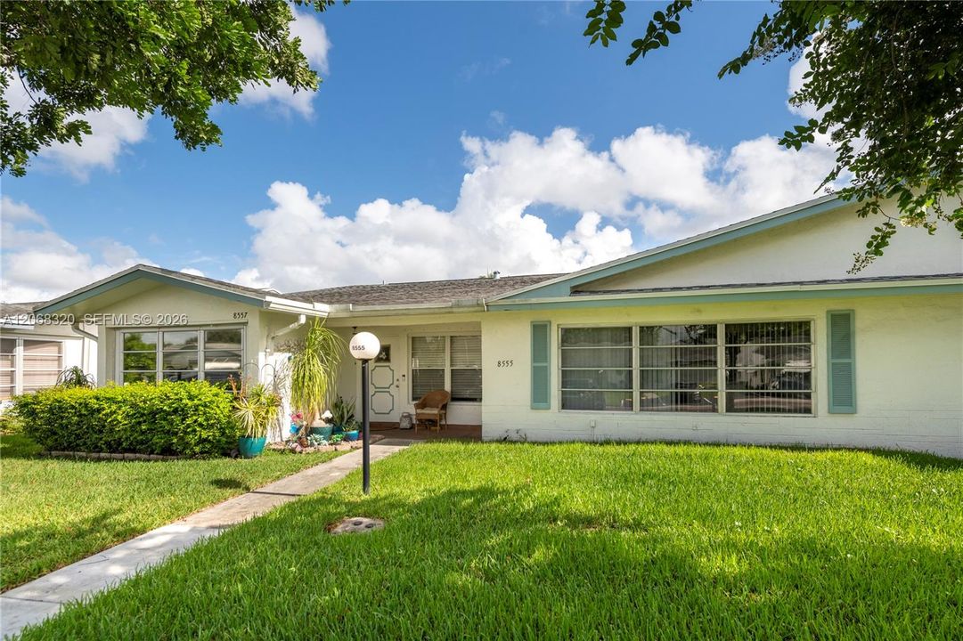 For Sale: $205,500 (1 beds, 2 baths, 1046 Square Feet)