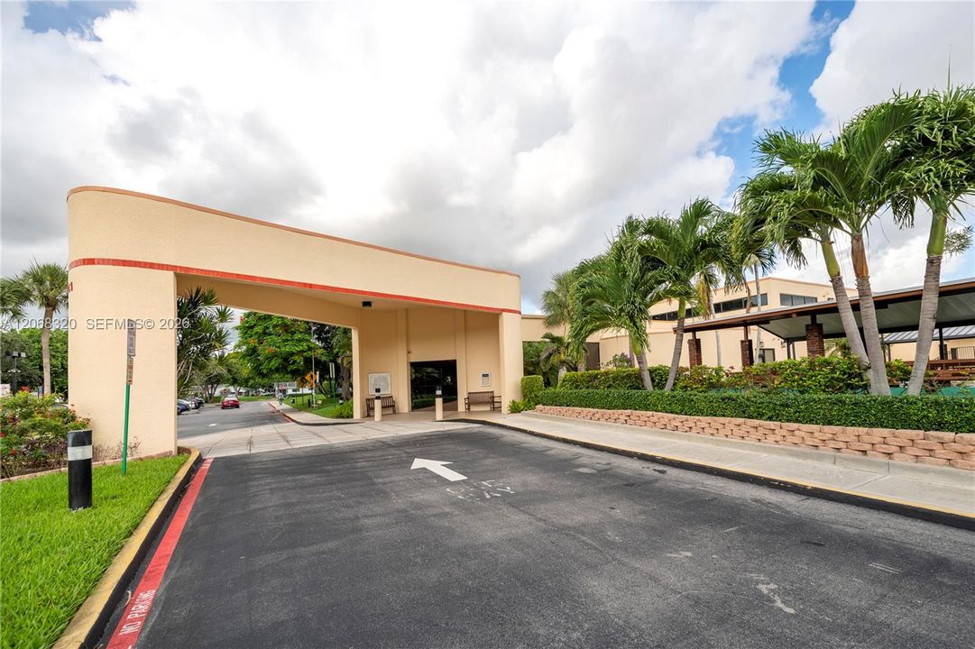 For Sale: $205,500 (1 beds, 2 baths, 1046 Square Feet)