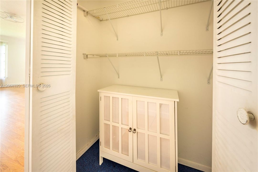 For Sale: $205,500 (1 beds, 2 baths, 1046 Square Feet)