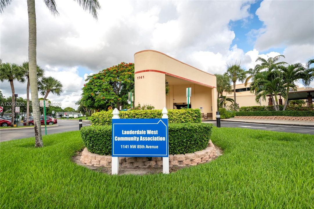 For Sale: $205,500 (1 beds, 2 baths, 1046 Square Feet)