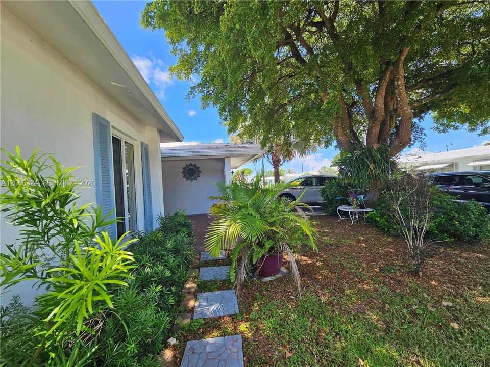 For Rent: $2,700 (2 beds, 2 baths, 1292 Square Feet)