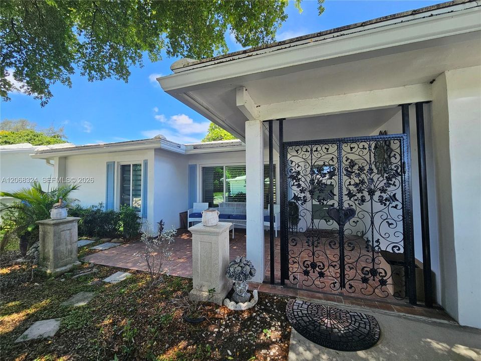 For Rent: $2,700 (2 beds, 2 baths, 1292 Square Feet)