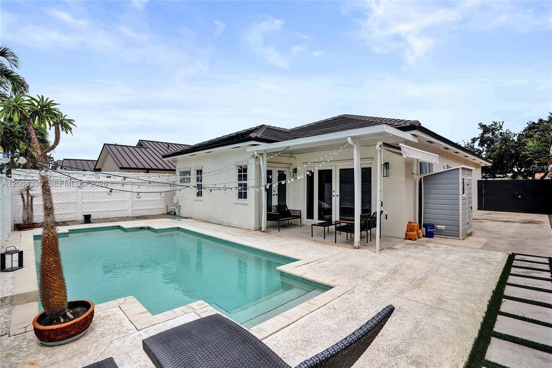 For Sale: $725,000 (3 beds, 2 baths, 1501 Square Feet)