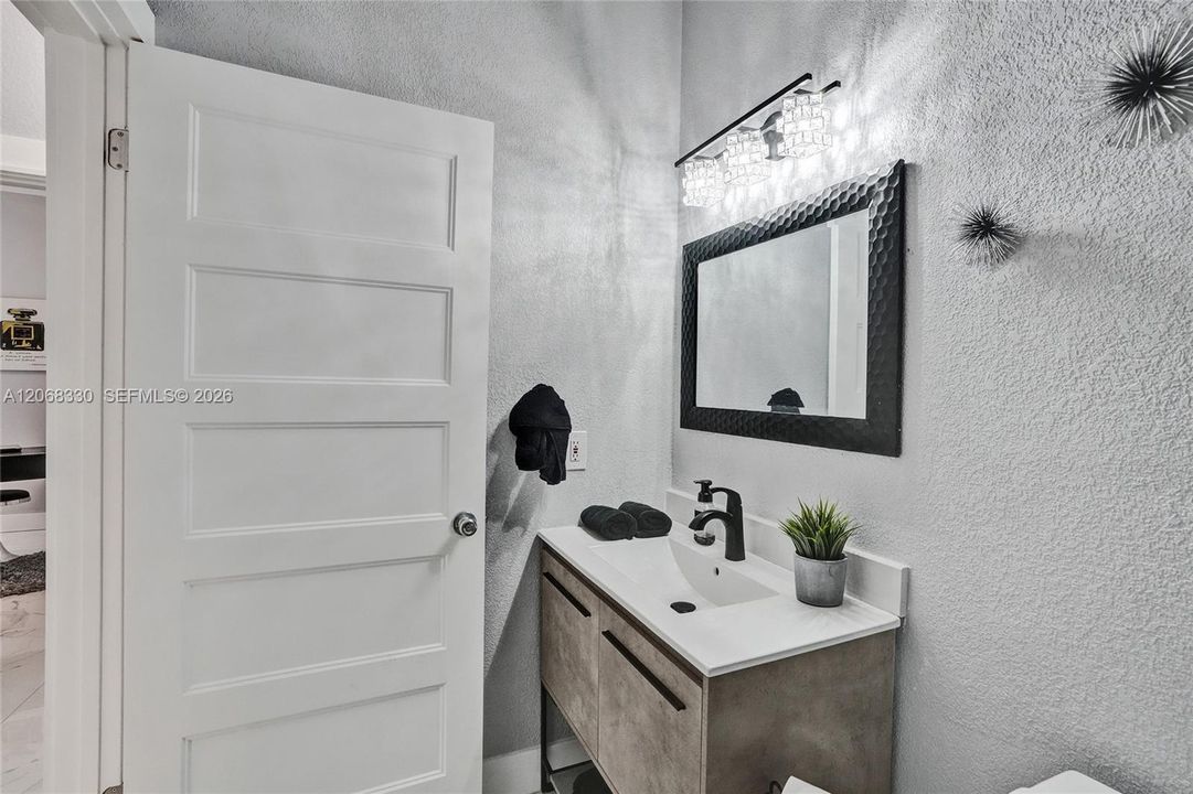 For Sale: $725,000 (3 beds, 2 baths, 1501 Square Feet)