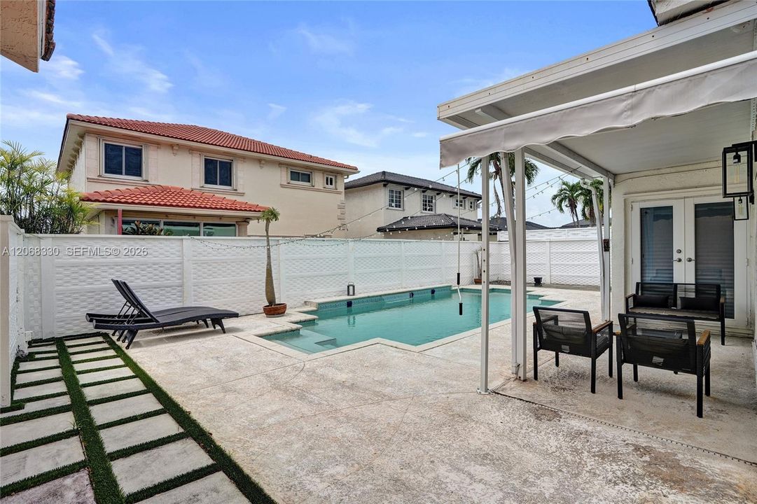 For Sale: $725,000 (3 beds, 2 baths, 1501 Square Feet)