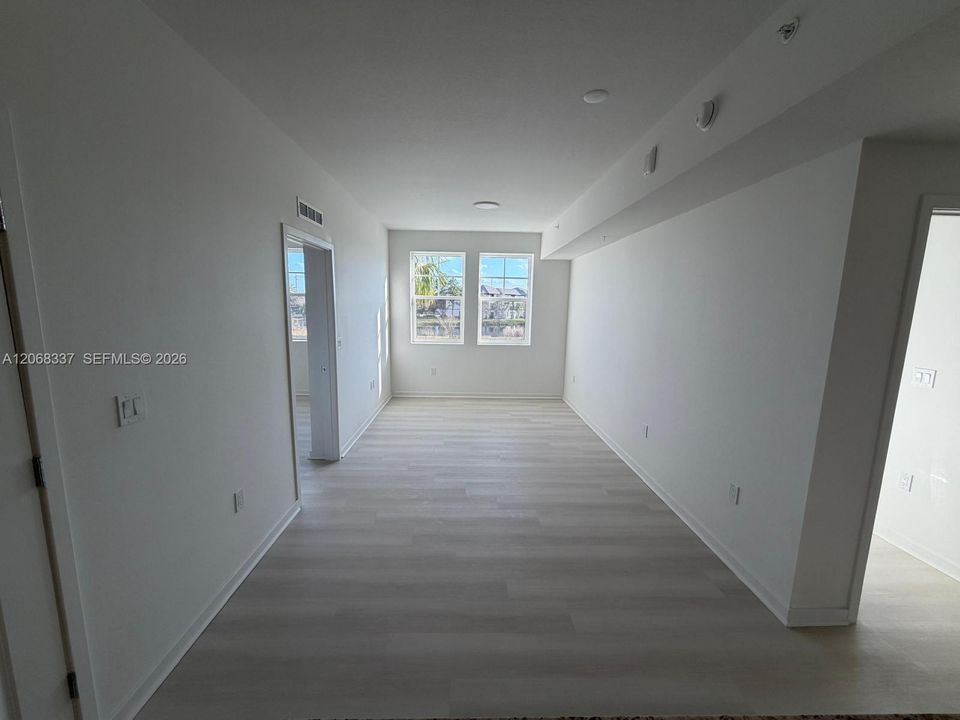 На продажу: $299,900 (2 спален, 2 ванн, 1023 Квадратных фут)