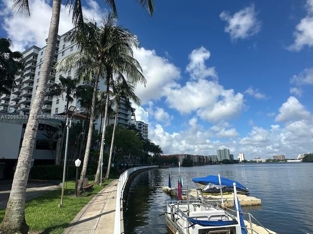 For Rent: $2,600 (2 beds, 2 baths, 867 Square Feet)