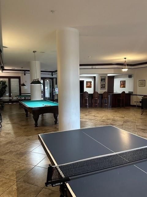 For Rent: $2,600 (2 beds, 2 baths, 867 Square Feet)