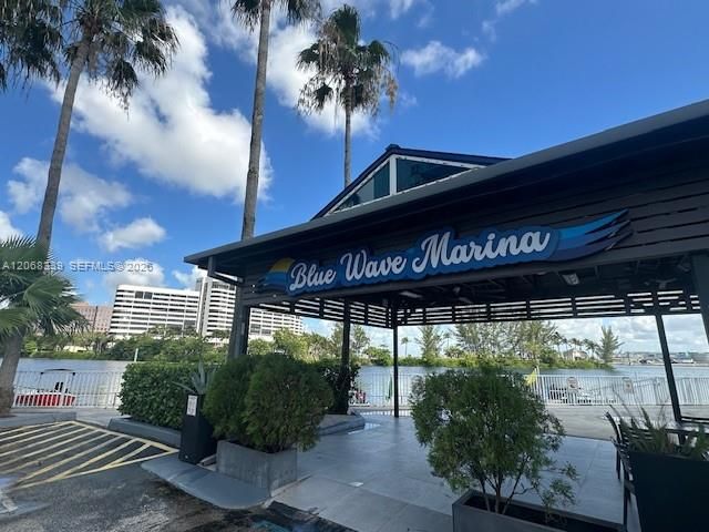 For Rent: $2,600 (2 beds, 2 baths, 867 Square Feet)