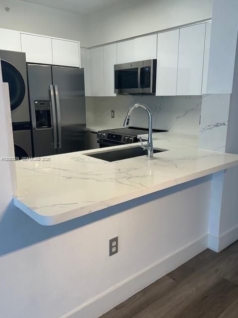 For Rent: $2,600 (2 beds, 2 baths, 867 Square Feet)