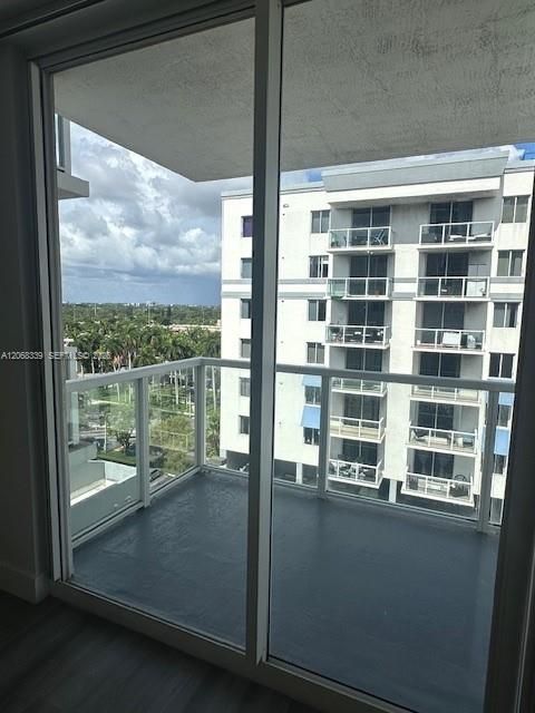 For Rent: $2,600 (2 beds, 2 baths, 867 Square Feet)