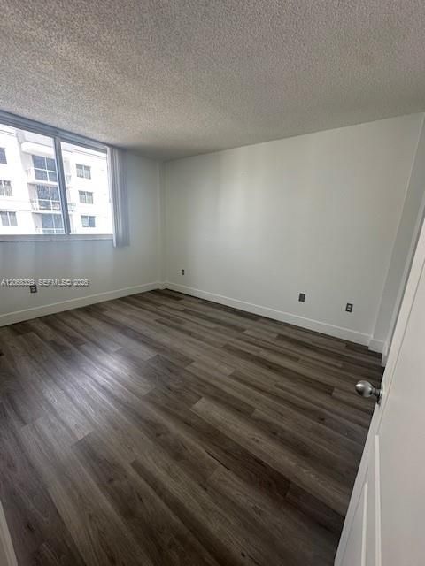 For Rent: $2,600 (2 beds, 2 baths, 867 Square Feet)