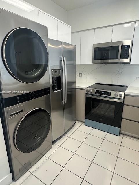 For Rent: $2,600 (2 beds, 2 baths, 867 Square Feet)