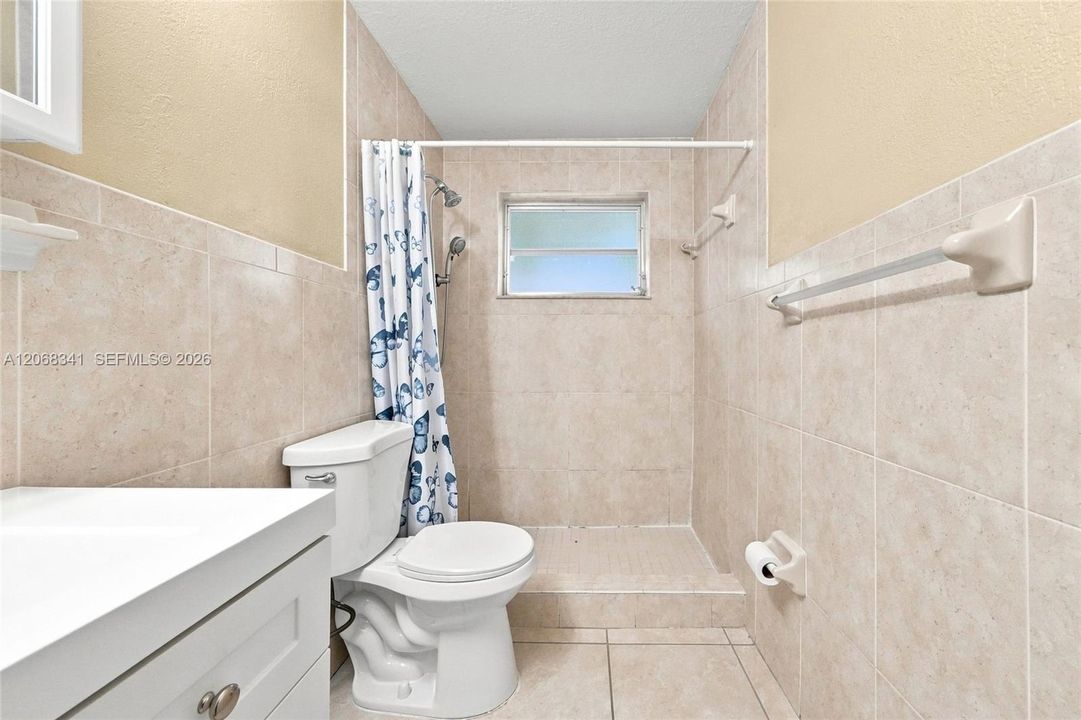 For Sale: $899,000 (7 beds, 3 baths, 3227 Square Feet)