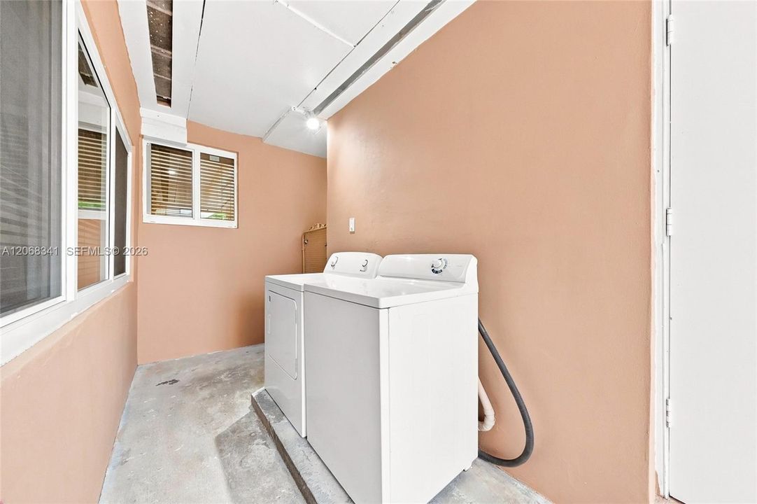For Sale: $899,000 (7 beds, 3 baths, 3227 Square Feet)