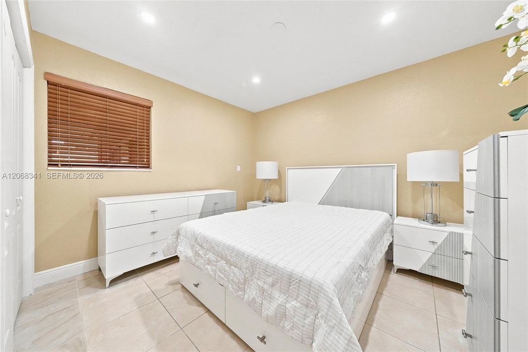 For Sale: $899,000 (7 beds, 3 baths, 3227 Square Feet)