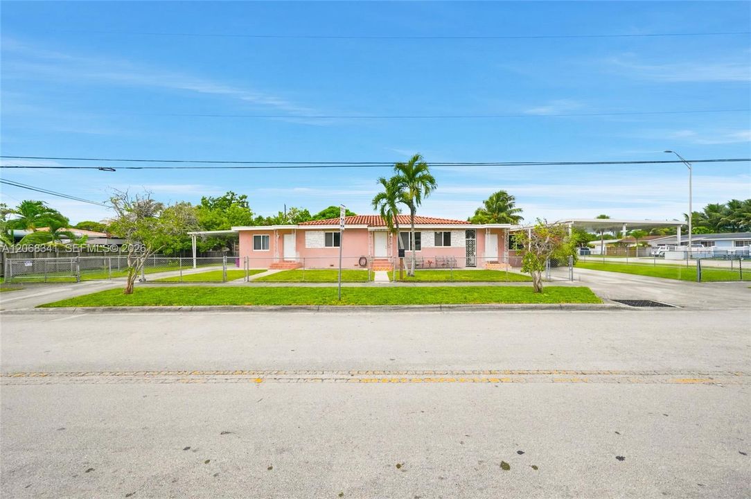 For Sale: $899,000 (7 beds, 3 baths, 3227 Square Feet)