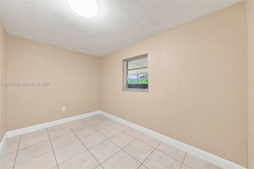 For Sale: $899,000 (7 beds, 3 baths, 3227 Square Feet)