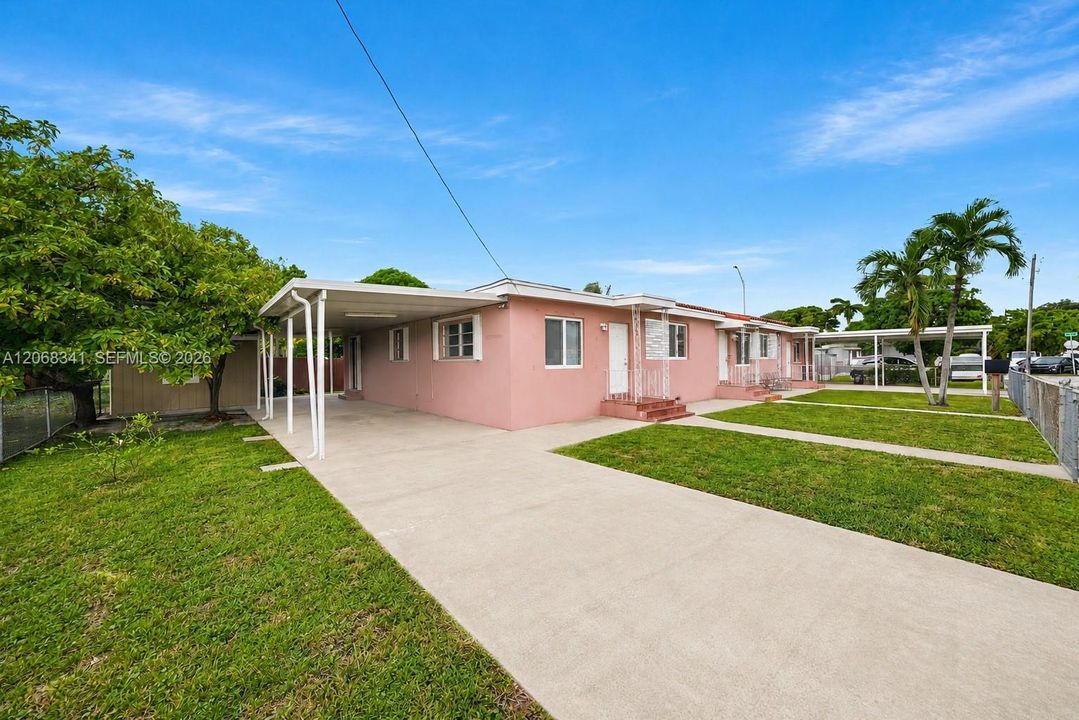For Sale: $899,000 (7 beds, 3 baths, 3227 Square Feet)
