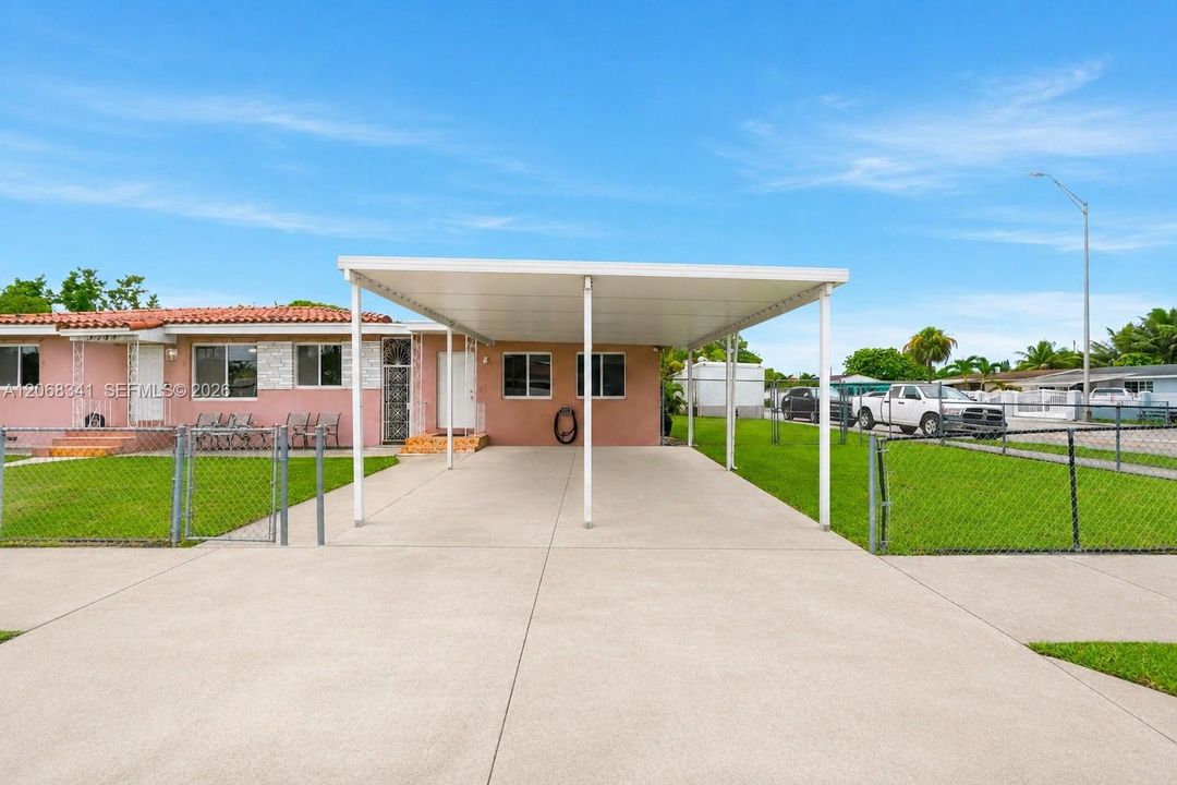 For Sale: $899,000 (7 beds, 3 baths, 3227 Square Feet)