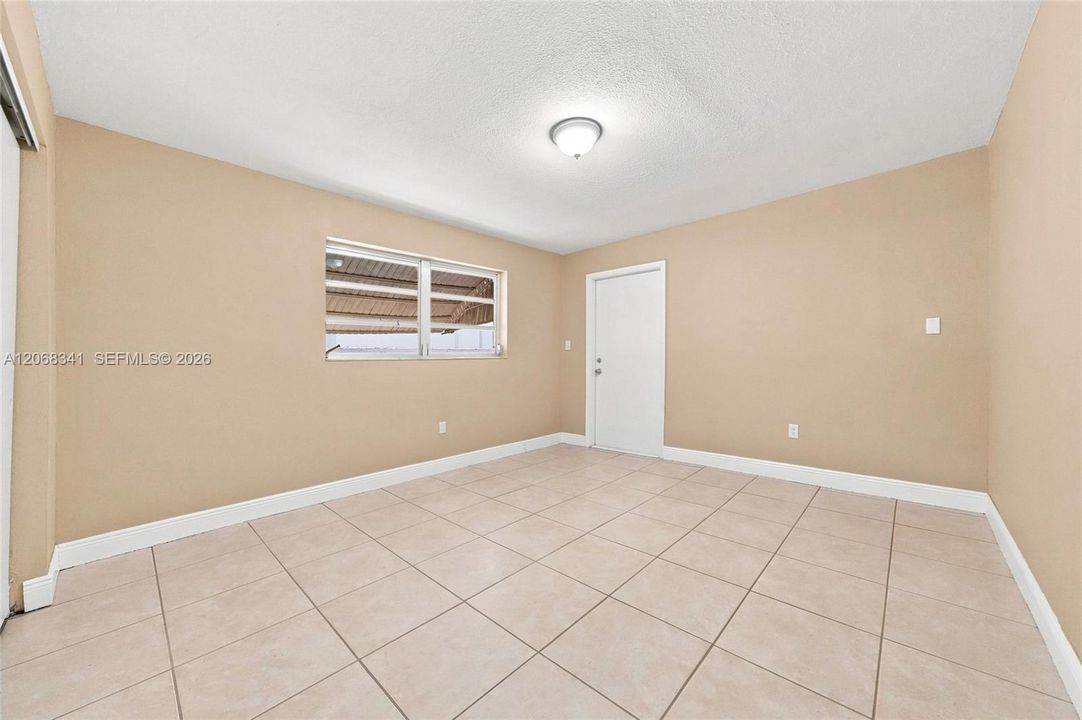 For Sale: $899,000 (7 beds, 3 baths, 3227 Square Feet)
