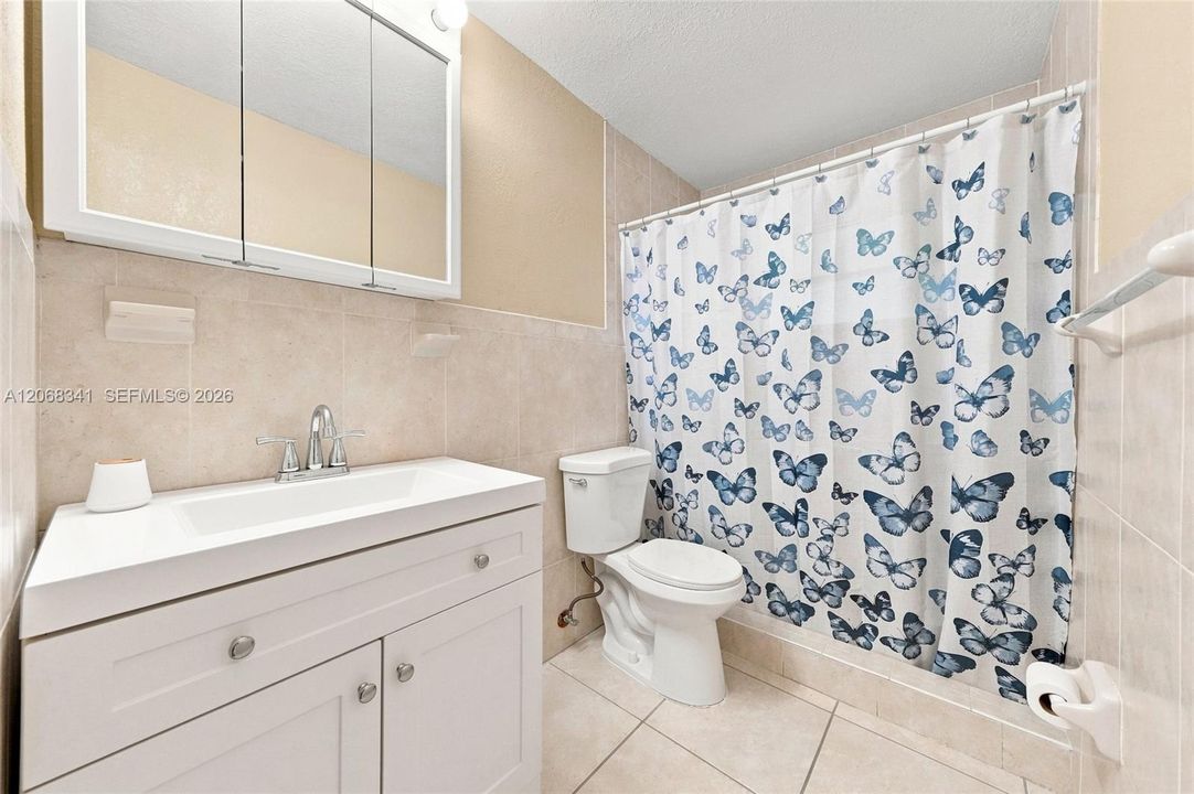 For Sale: $899,000 (7 beds, 3 baths, 3227 Square Feet)