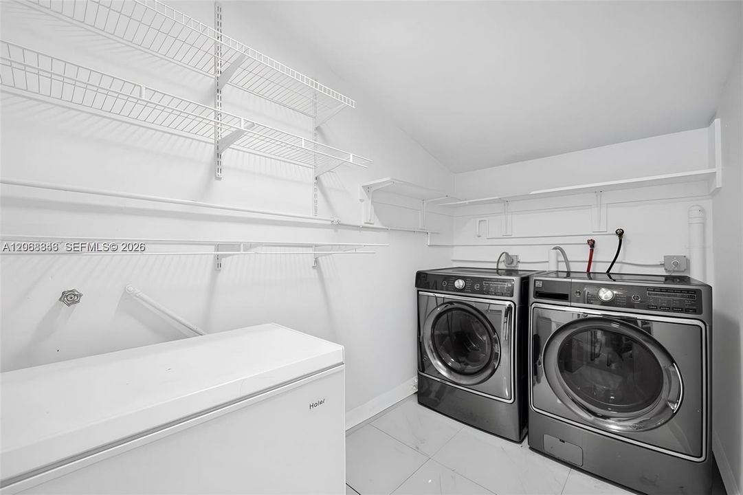 En Renta: $3,900 (3 camas, 2 baños, 2627 Pies cuadrados)