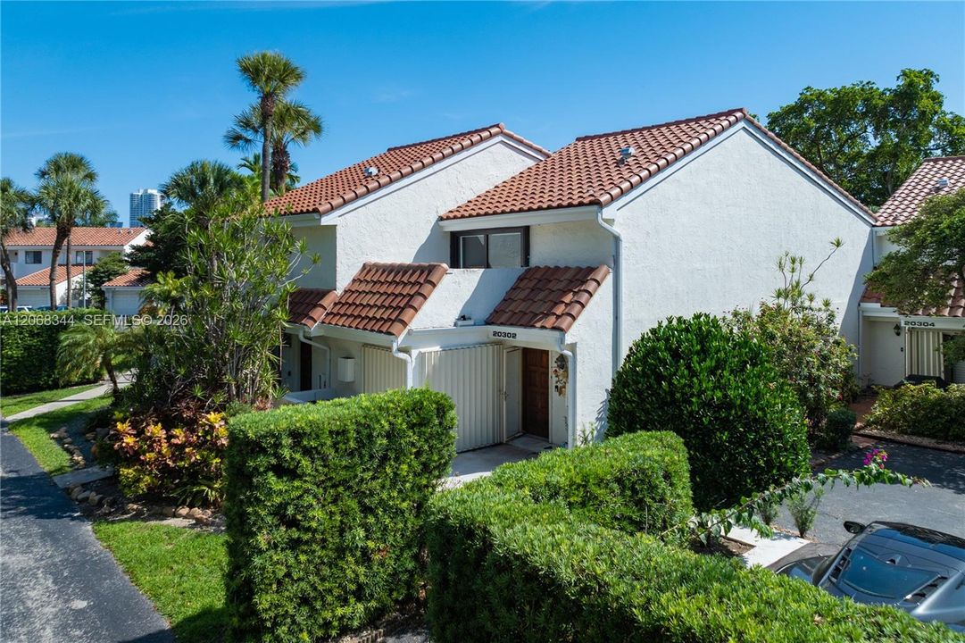 For Sale: $1,150,000 (4 beds, 4 baths, 1542 Square Feet)