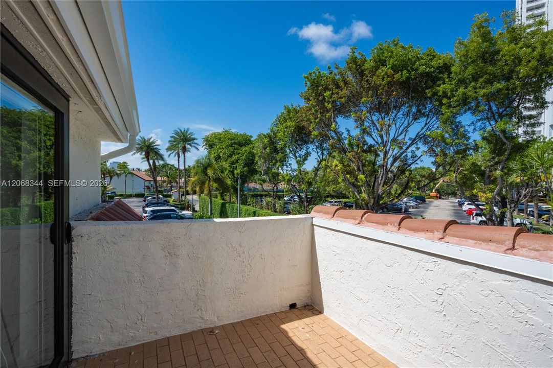 For Sale: $1,150,000 (4 beds, 4 baths, 1542 Square Feet)