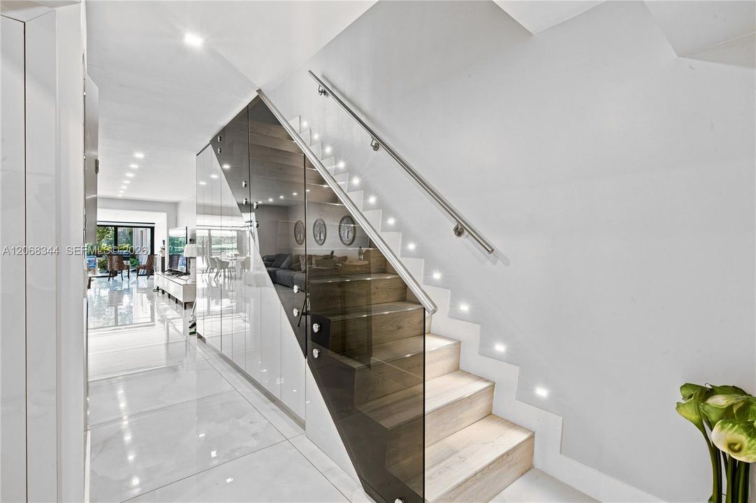 For Sale: $1,150,000 (4 beds, 4 baths, 1542 Square Feet)