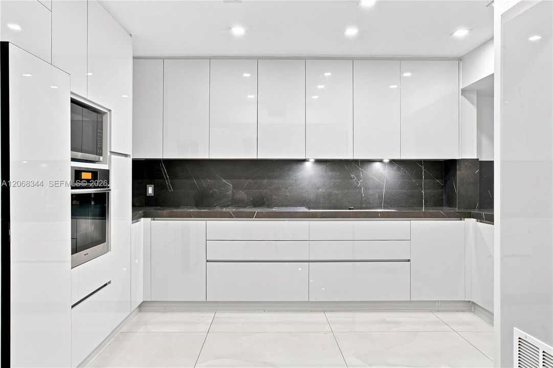 For Sale: $1,150,000 (4 beds, 4 baths, 1542 Square Feet)