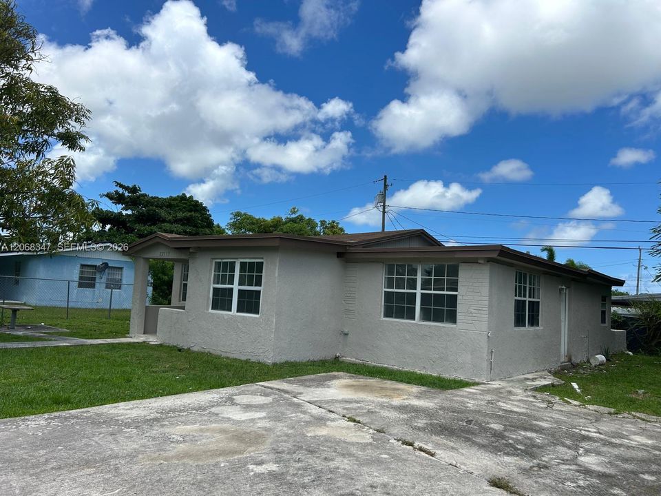 For Rent: $2,900 (3 beds, 2 baths, 1233 Square Feet)