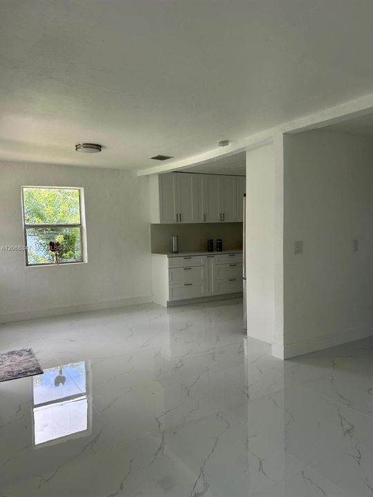 For Rent: $2,900 (3 beds, 2 baths, 1233 Square Feet)