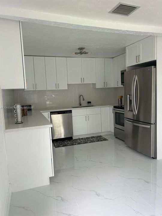 For Rent: $2,900 (3 beds, 2 baths, 1233 Square Feet)