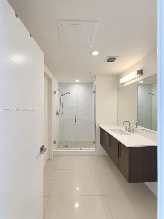 Active With Contract: $305,000 (1 beds, 1 baths, 641 Square Feet)