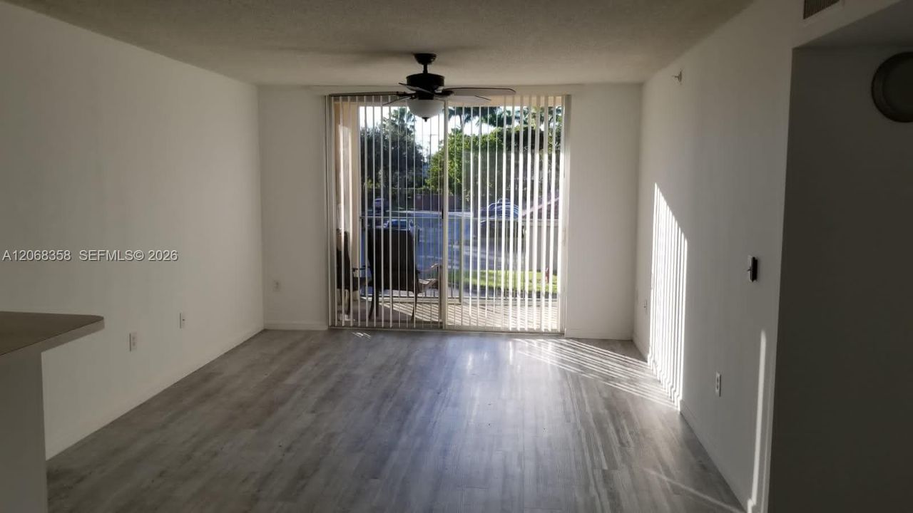 For Sale: $237,000 (2 beds, 2 baths, 1105 Square Feet)