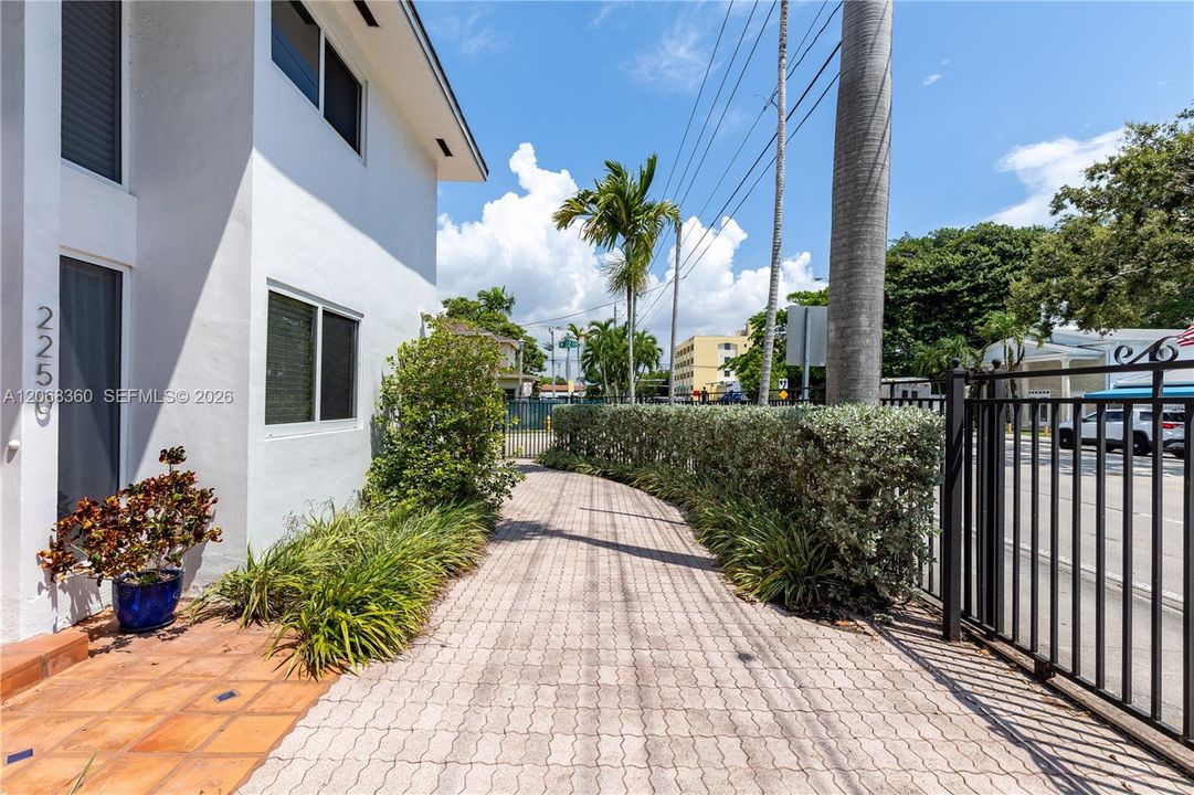 For Sale: $1,260,300 (3 beds, 2 baths, 1998 Square Feet)