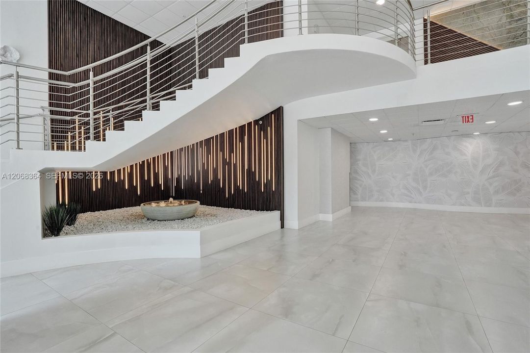 For Rent: $2,550 (1 beds, 1 baths, 906 Square Feet)