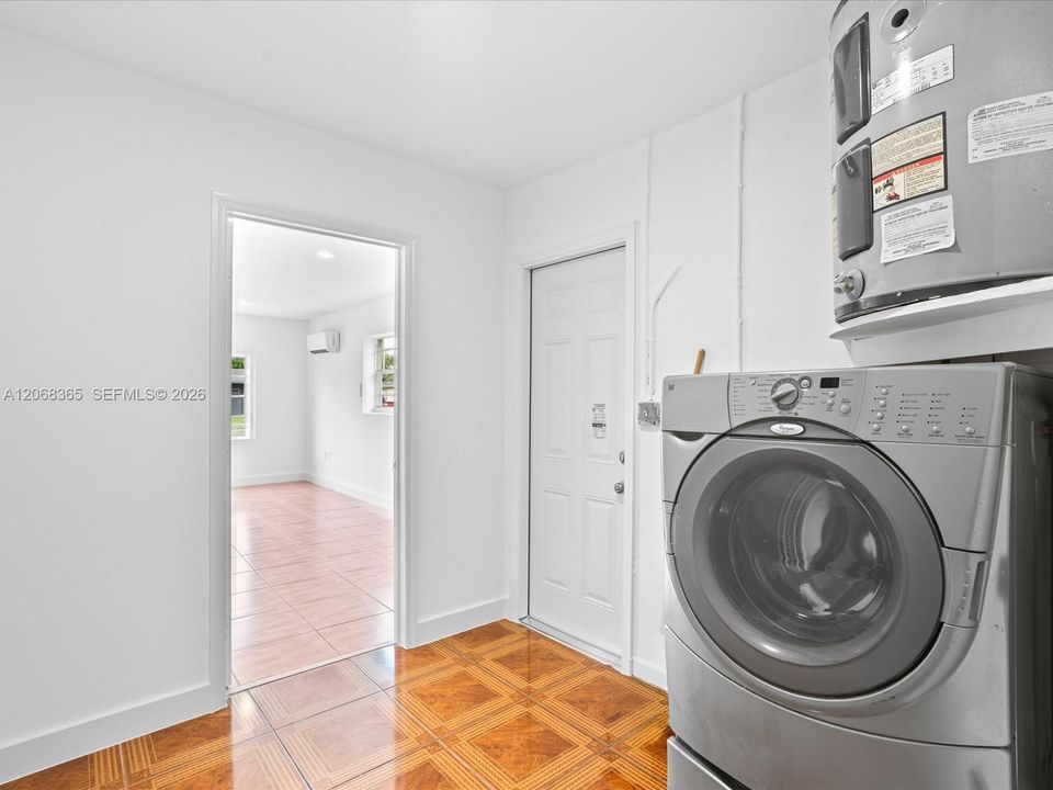 Activo con contrato: $419,999 (3 camas, 2 baños, 1851 Pies cuadrados)